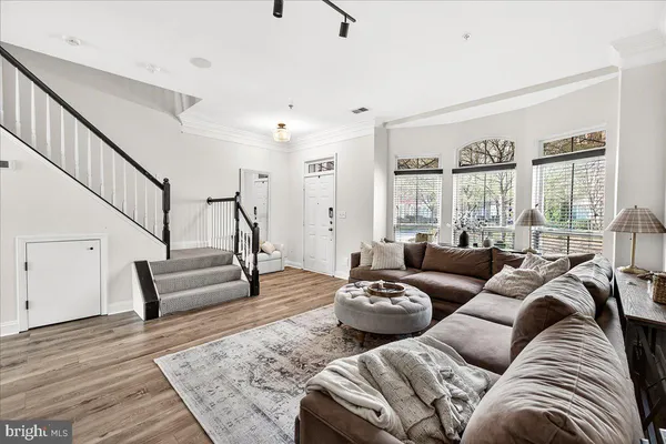 $4,950 | 910 Featherstone Street, Gaithersburg, MD 20878