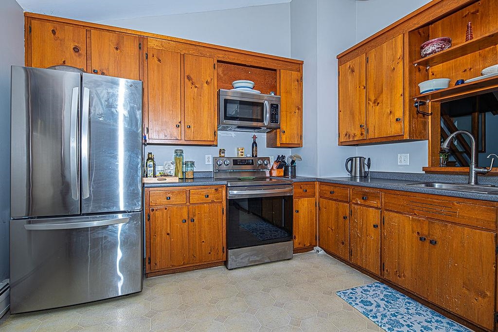 31 Pinewood Drive Stratham, NH 03885 - Photo 12 of 43