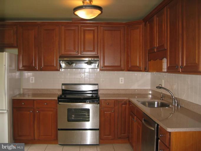 6901 Chelsea Road McLean, VA 22101 - Photo 5 of 14 Kitchen