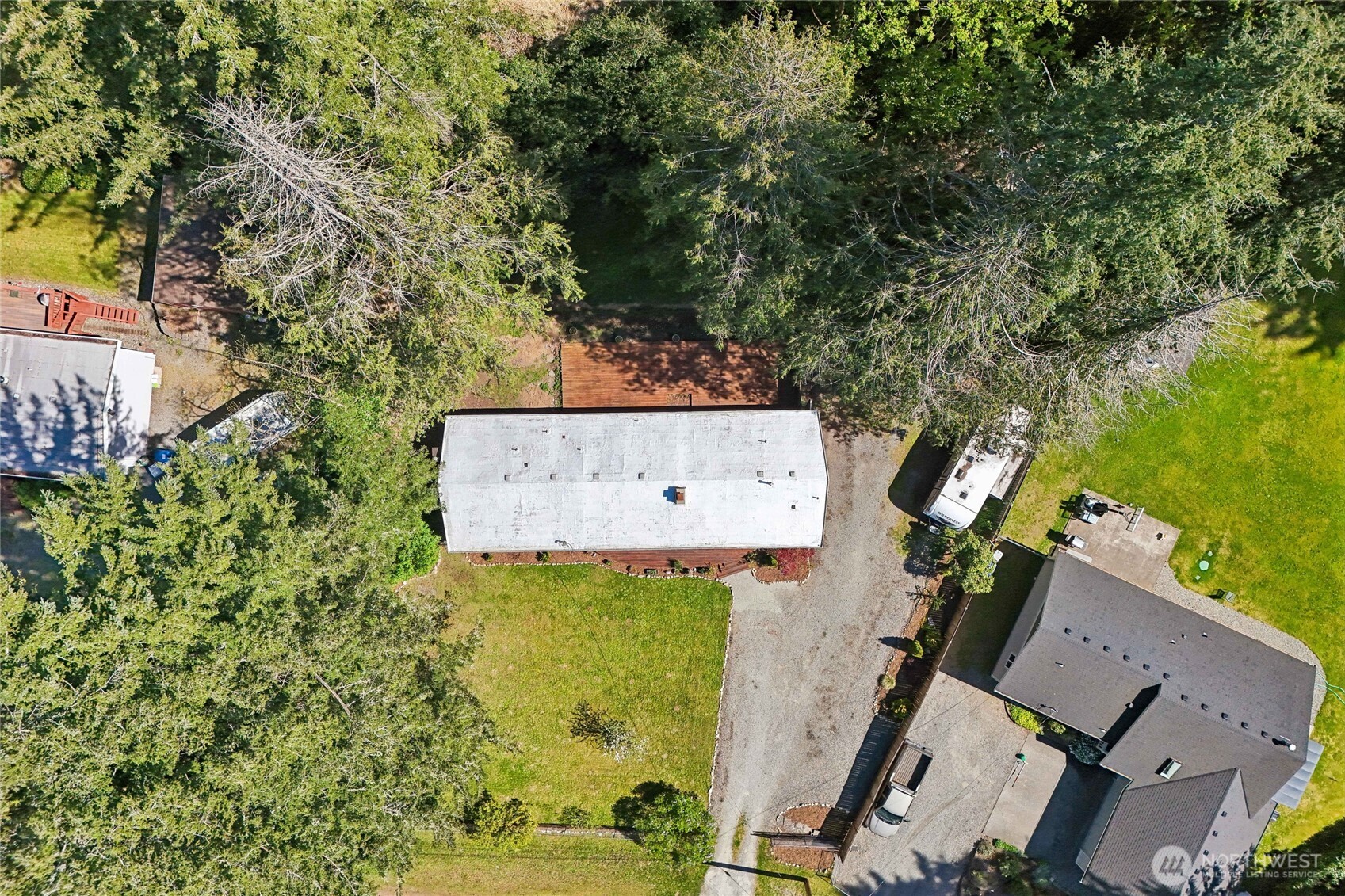 28601 Southeast 225th Street Maple Valley, WA 98038 - Photo 37 of 40 an aerial view of a multiple house