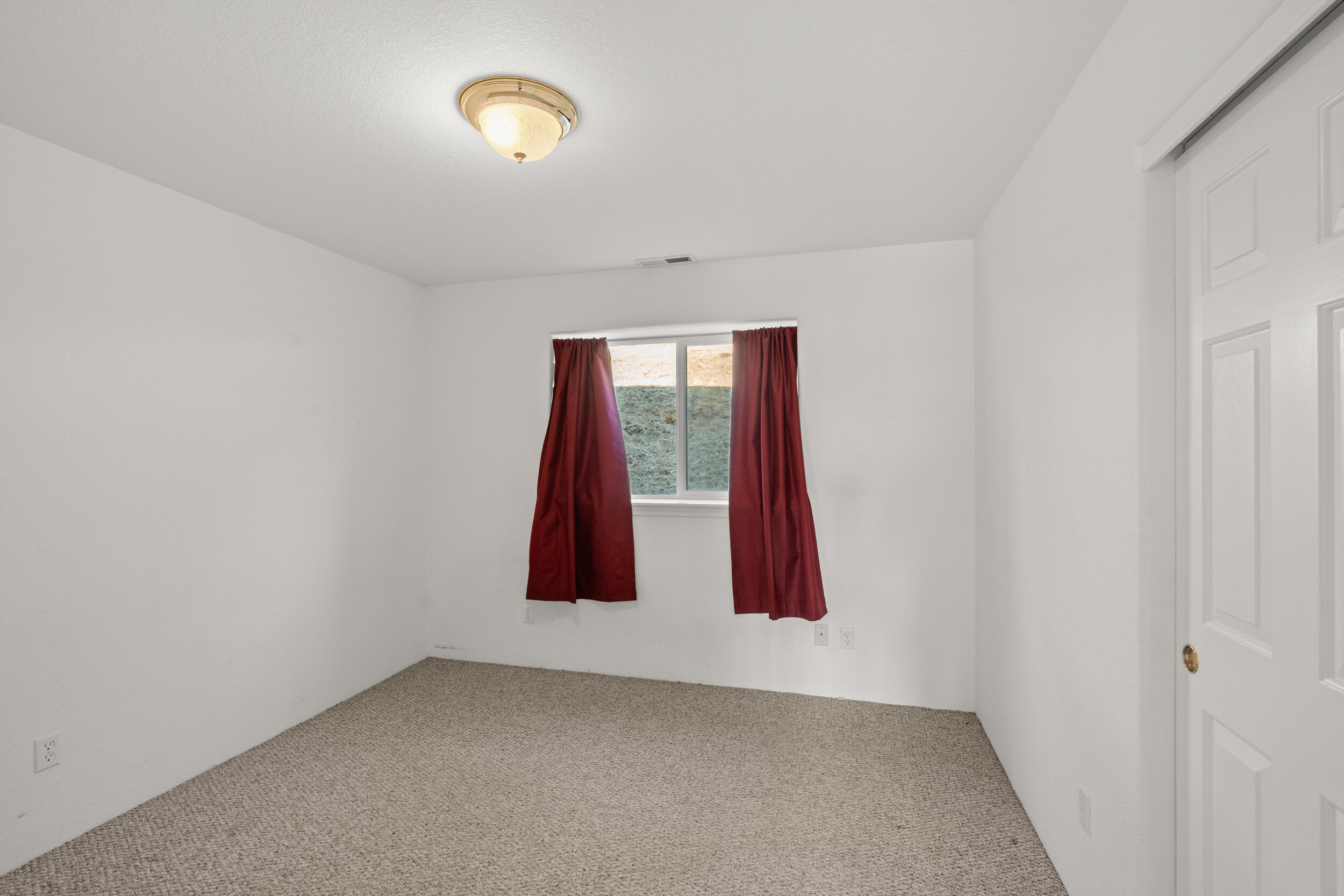 4047 North Roxy Drive Medford, OR 97504 - Photo 58 of 61 4047-n-roxy-dr (paty-and-bryan emrick-sc