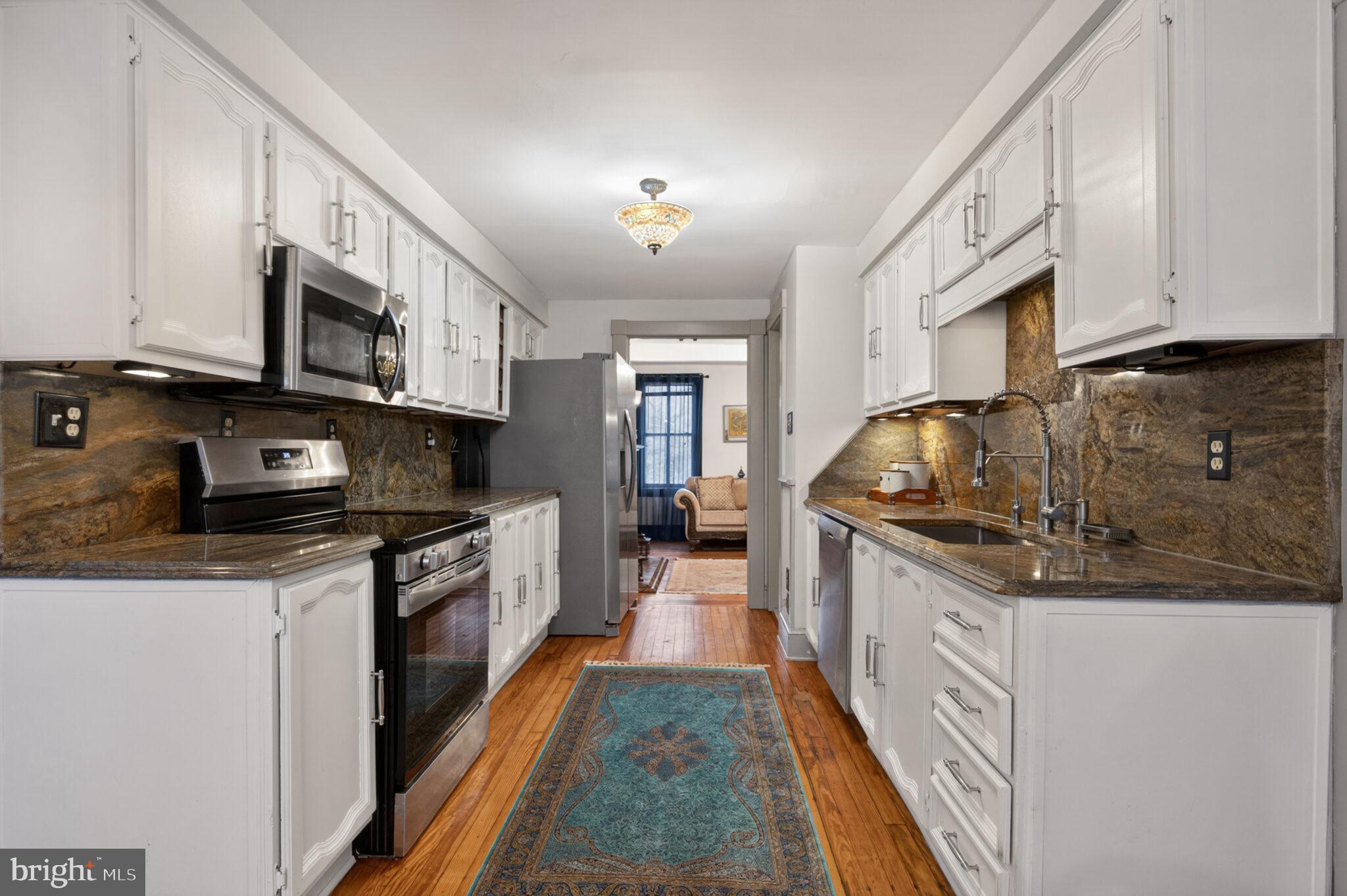8100 Croom Road Upper Marlboro, MD 20772 - Photo 13 of 65 Granite counters