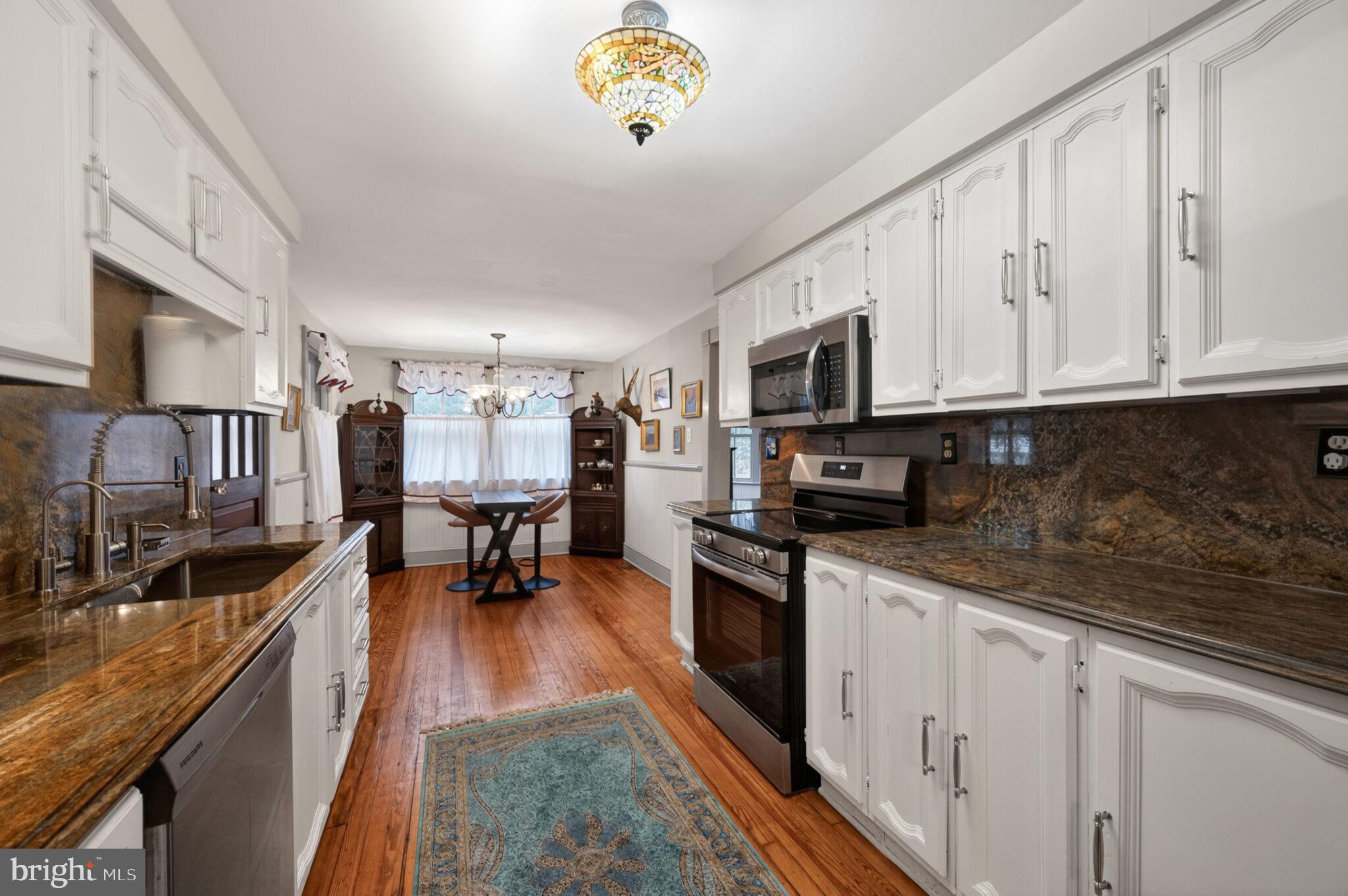 8100 Croom Road Upper Marlboro, MD 20772 - Photo 16 of 65 Enjoy cooking in your farmhouse kitchen