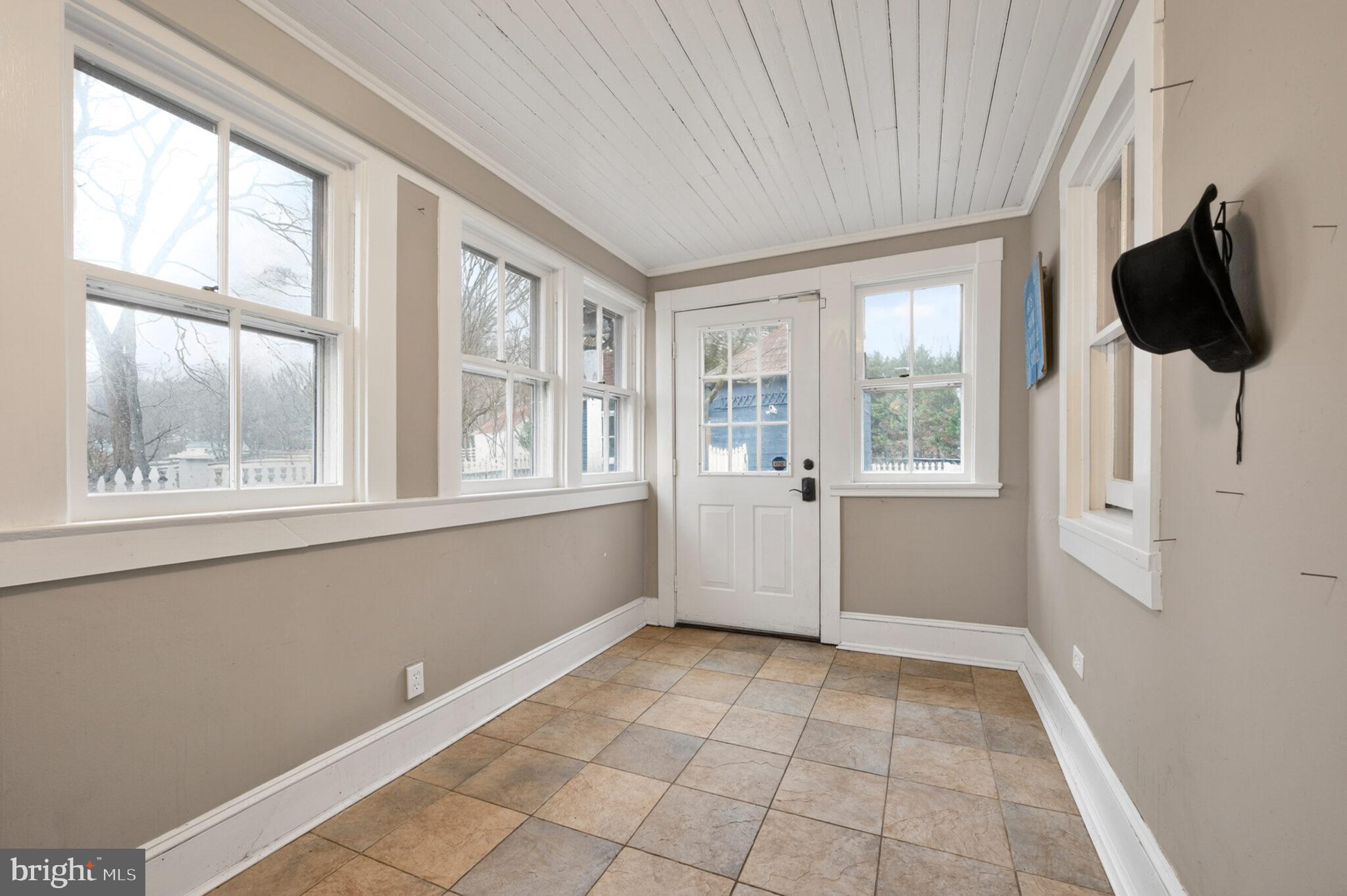 8100 Croom Road Upper Marlboro, MD 20772 - Photo 28 of 65 Spacious mudroom