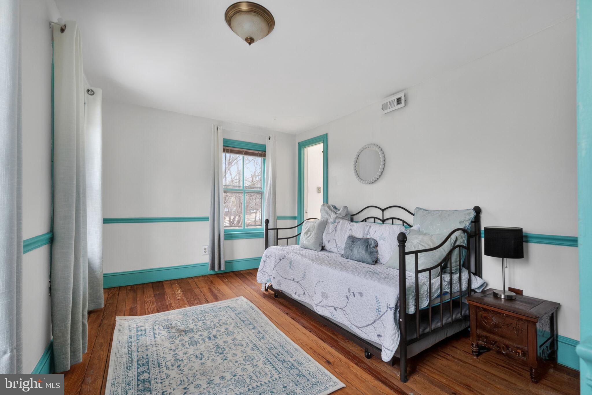 8100 Croom Road Upper Marlboro, MD 20772 - Photo 38 of 65 Third bedroom