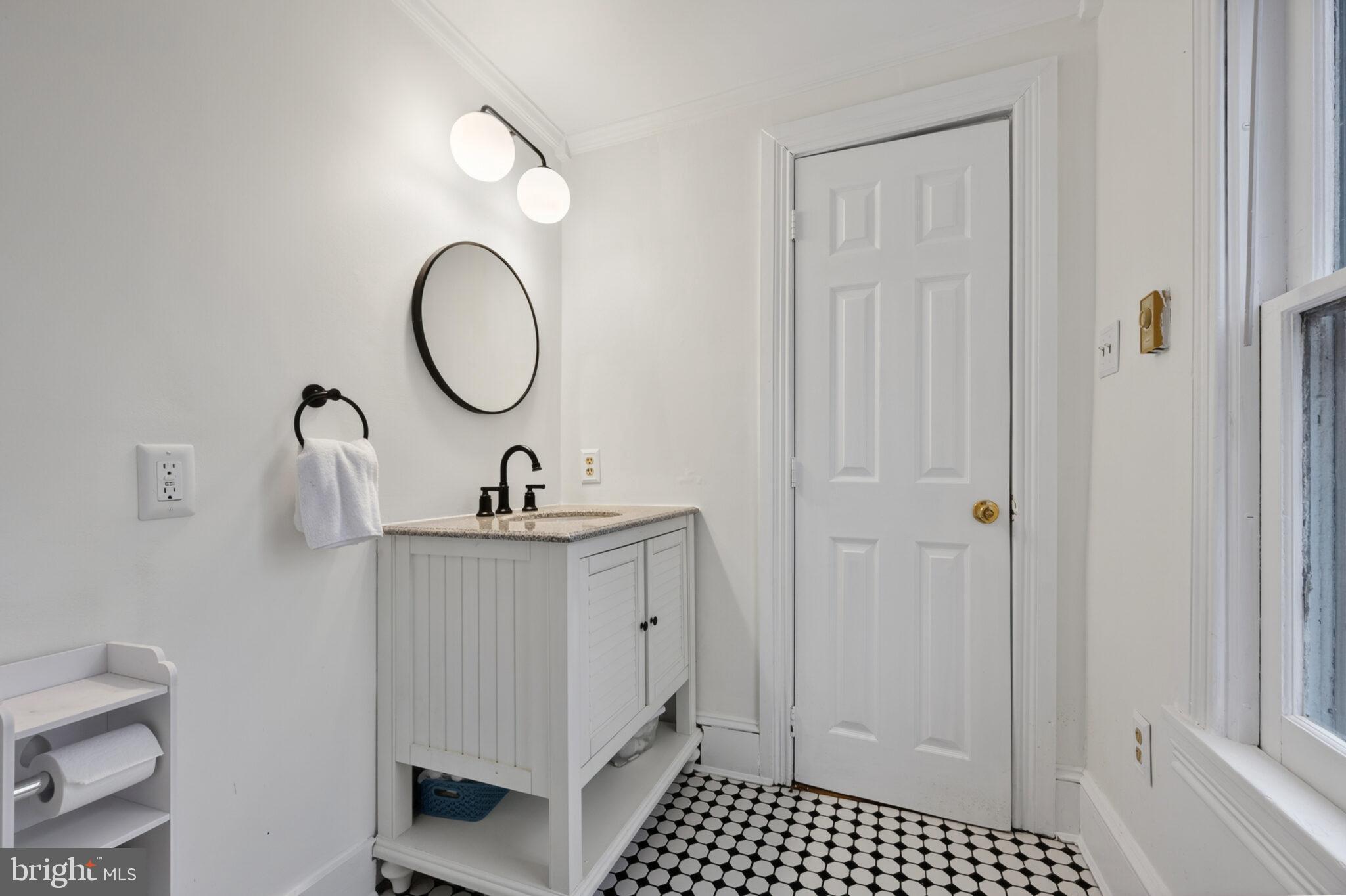 8100 Croom Road Upper Marlboro, MD 20772 - Photo 41 of 65 Attached full bathroom for the third bedroom