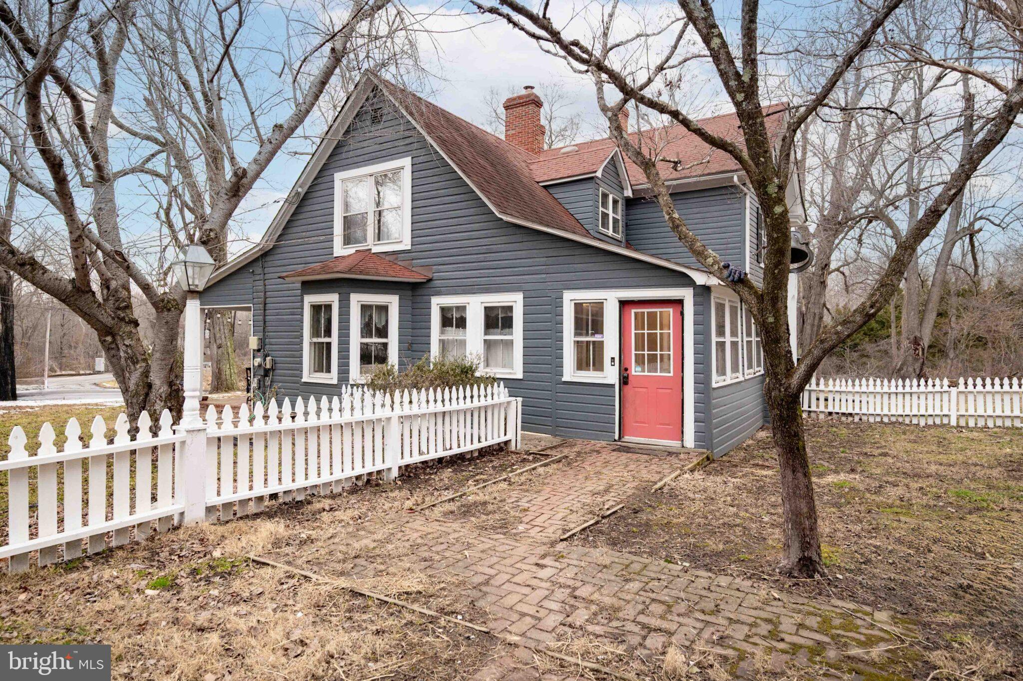 8100 Croom Road Upper Marlboro, MD 20772 - Photo 50 of 65 Access to the mudroom through the side entrance