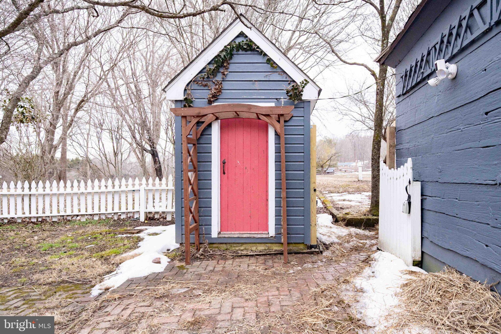 8100 Croom Road Upper Marlboro, MD 20772 - Photo 51 of 65 Private shed