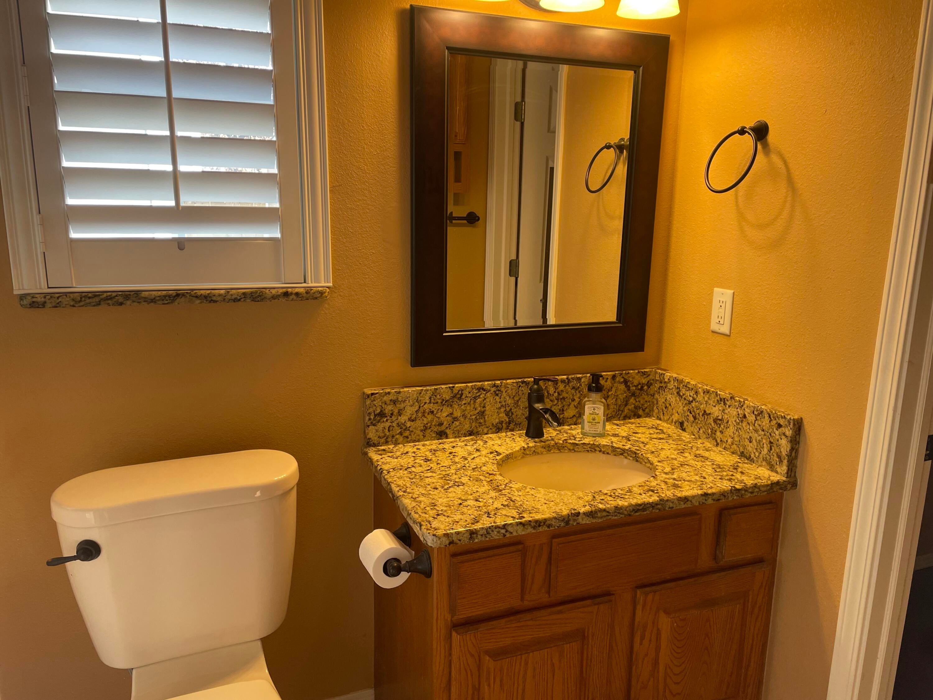 32304 South 627 Road Grove, OK 74344 - Photo 15 of 33 GUEST BATHROOM