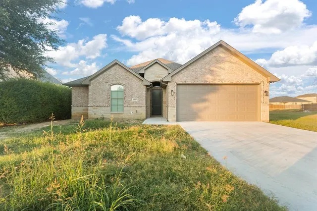 $349,000 | 1707 Lakeway Drive, Cleburne, TX 76033