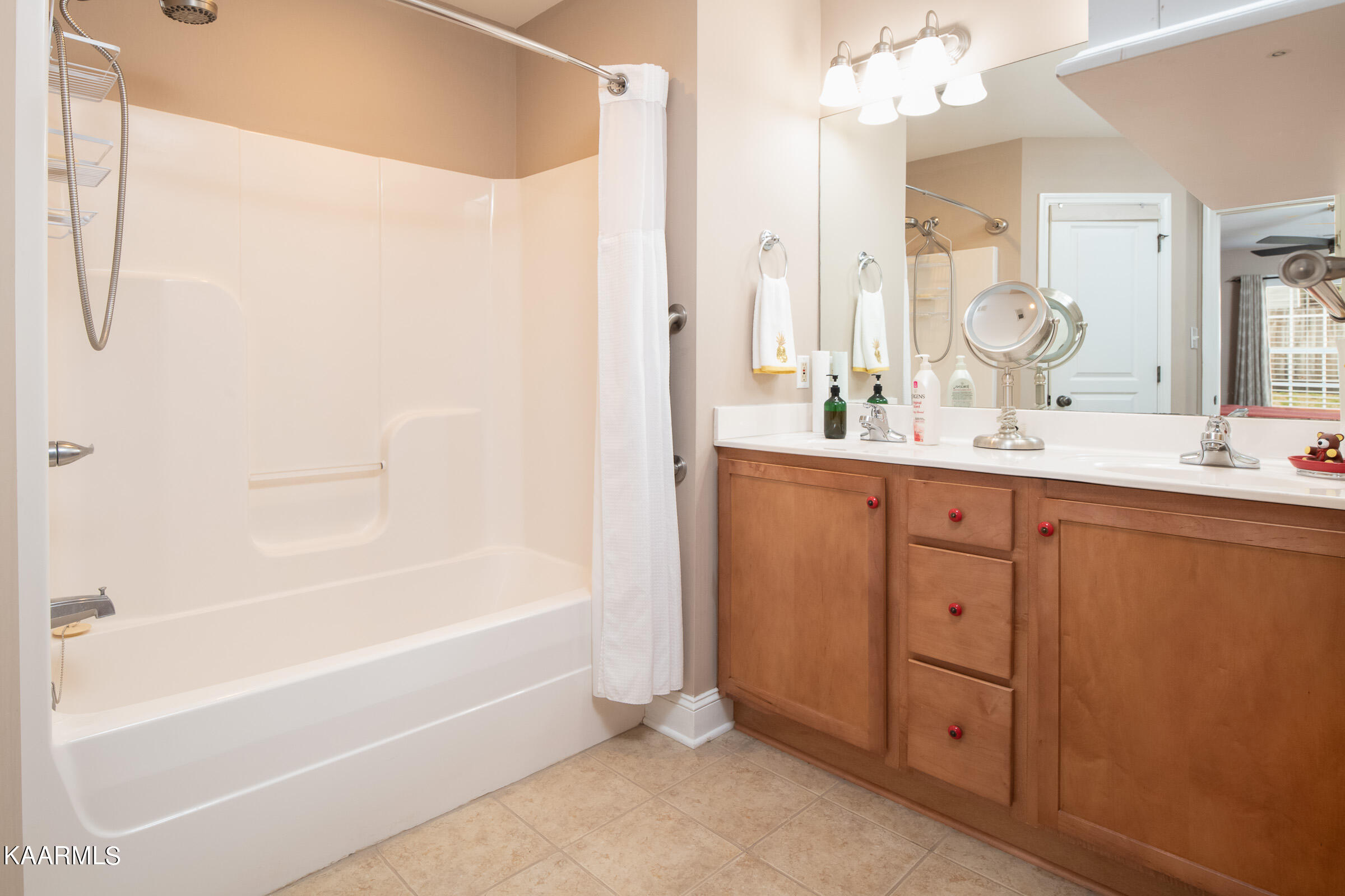 642 Loop Road, Unit 2 Knoxville, TN 37934 - Photo 10 of 18 JBP_Loop642_2400px-4