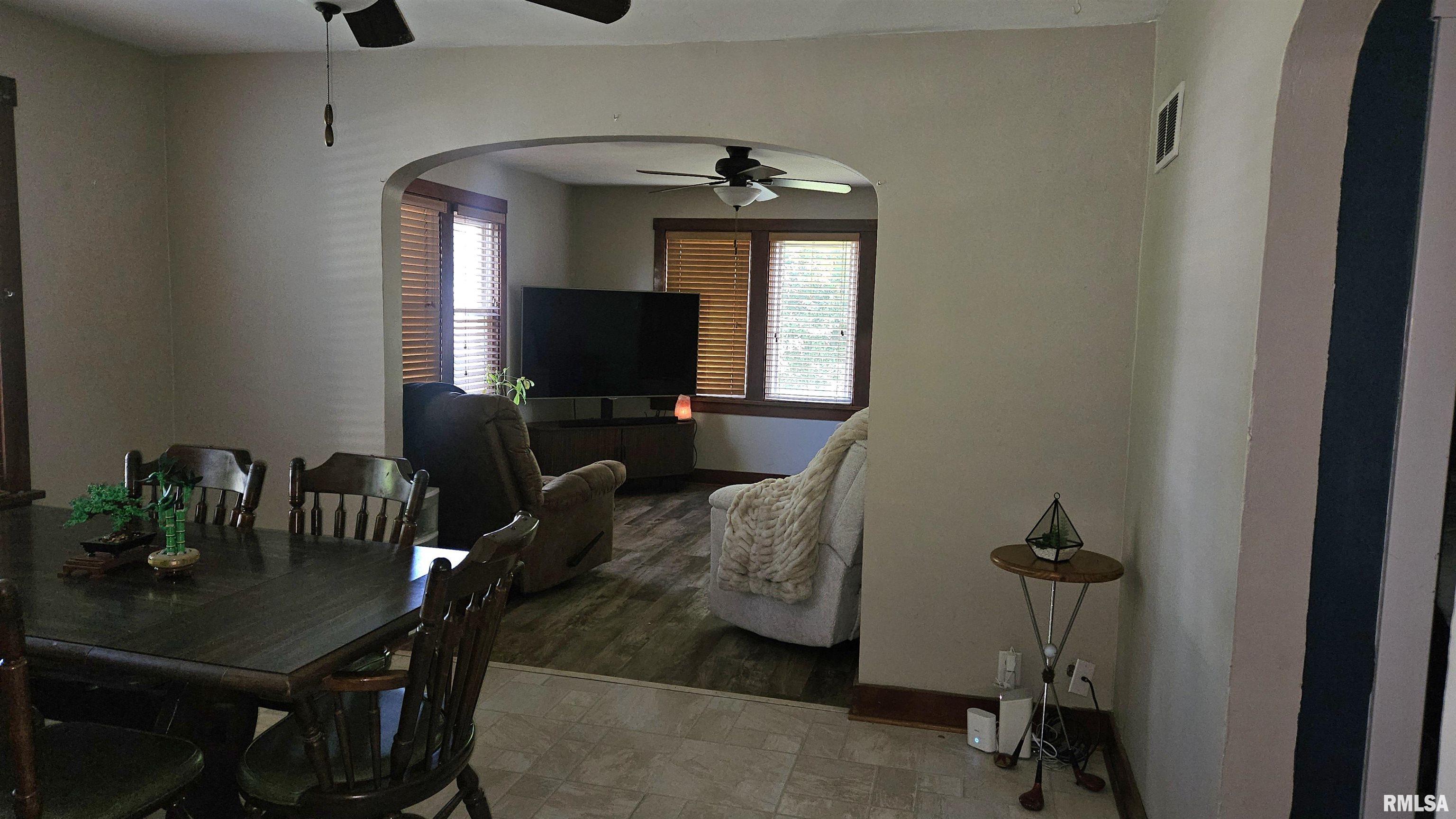 1055 East Elm Street Canton, IL 61520 - Photo 16 of 31
