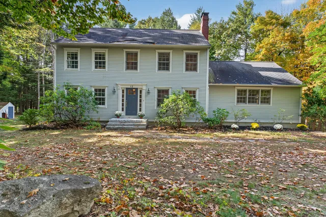 $625,000 | 12 Presidential View, Raymond, ME 04071