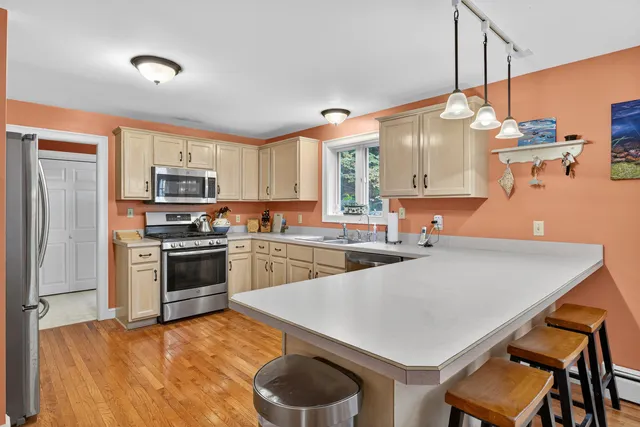 $625,000 | 12 Presidential View, Raymond, ME 04071