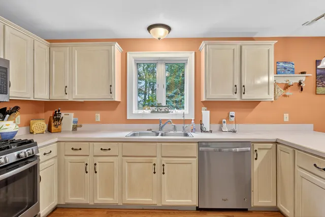 $625,000 | 12 Presidential View, Raymond, ME 04071