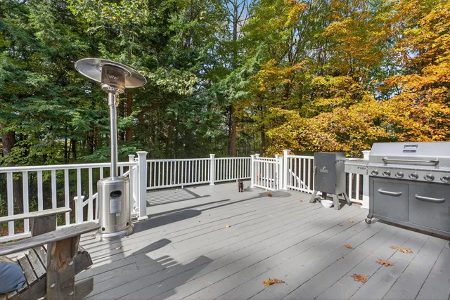 $625,000 | 12 Presidential View, Raymond, ME 04071