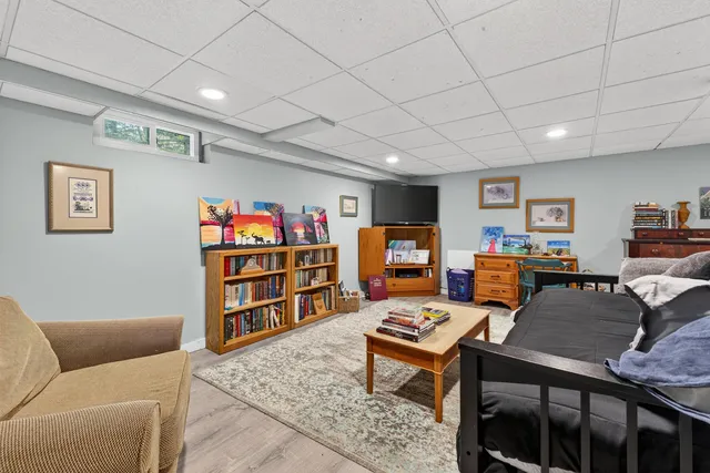 $625,000 | 12 Presidential View, Raymond, ME 04071