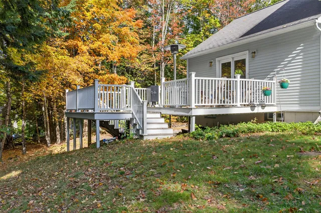 $625,000 | 12 Presidential View, Raymond, ME 04071