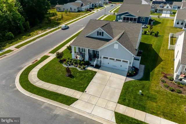 a view of a house with a small yard