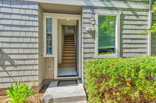 $1,398,000 | 100 Live Oak Way, Unit 104, Belmont, CA 94002