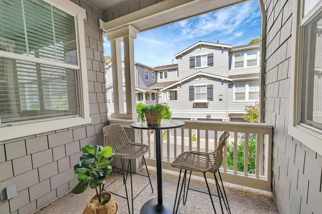$1,398,000 | 100 Live Oak Way, Unit 104, Belmont, CA 94002