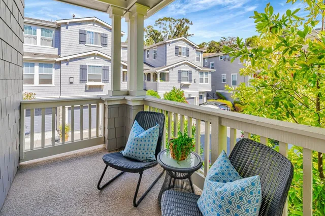 $1,398,000 | 100 Live Oak Way, Unit 104, Belmont, CA 94002