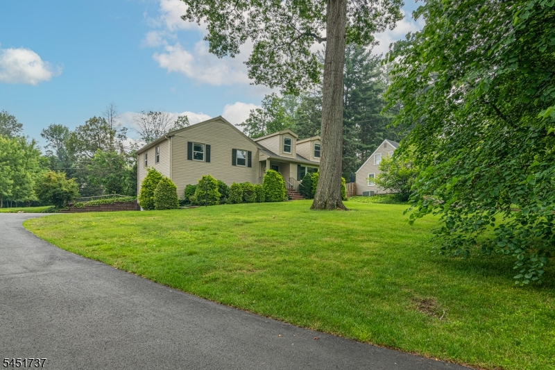 17 Turtle Road Morristown, NJ 07960 - Photo 3 of 25 Gallery Image 3