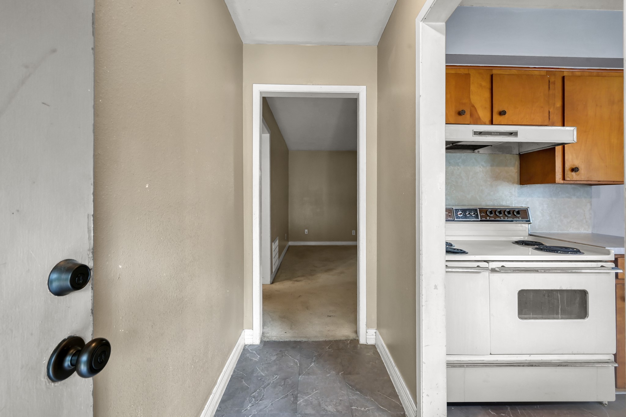 405 Wilson Road Conroe, TX 77301 - Photo 4 of 29
