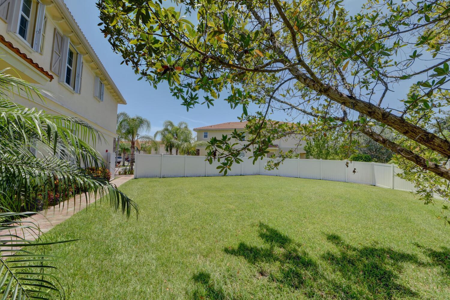 3095 Southwest Otter Lane Stuart, FL 34997 - Photo 32 of 43 Sideyard