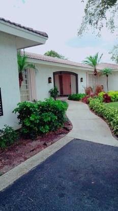 497 West Conference Drive Boca Raton, FL 33486 - Photo 4 of 26 Exterior Front