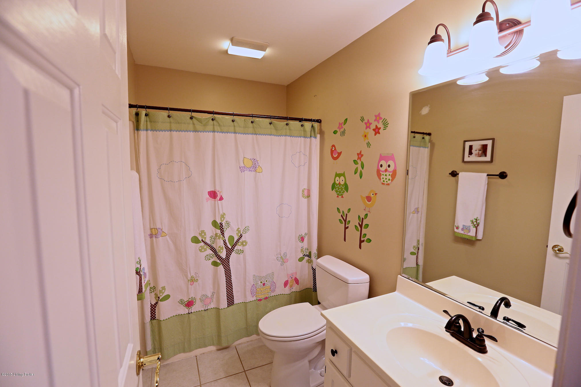 3513 Colonial Springs Road Louisville, KY 40245 - Photo 30 of 45 Full bathroom on second floor