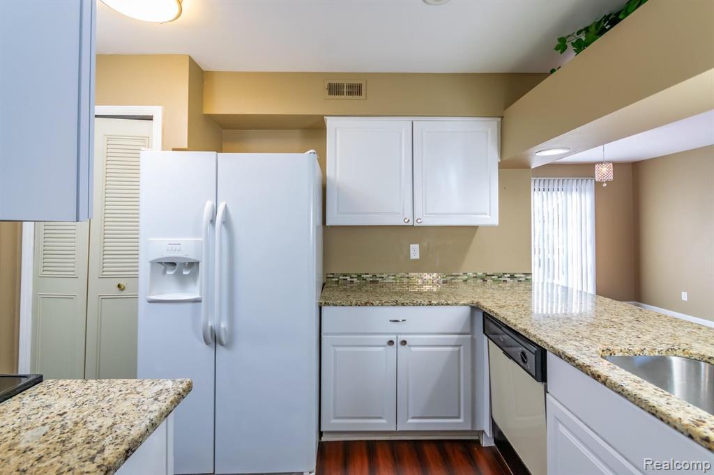 1504 Meadowside Drive Rochester Hills, MI 48307 - Photo 6 of 26