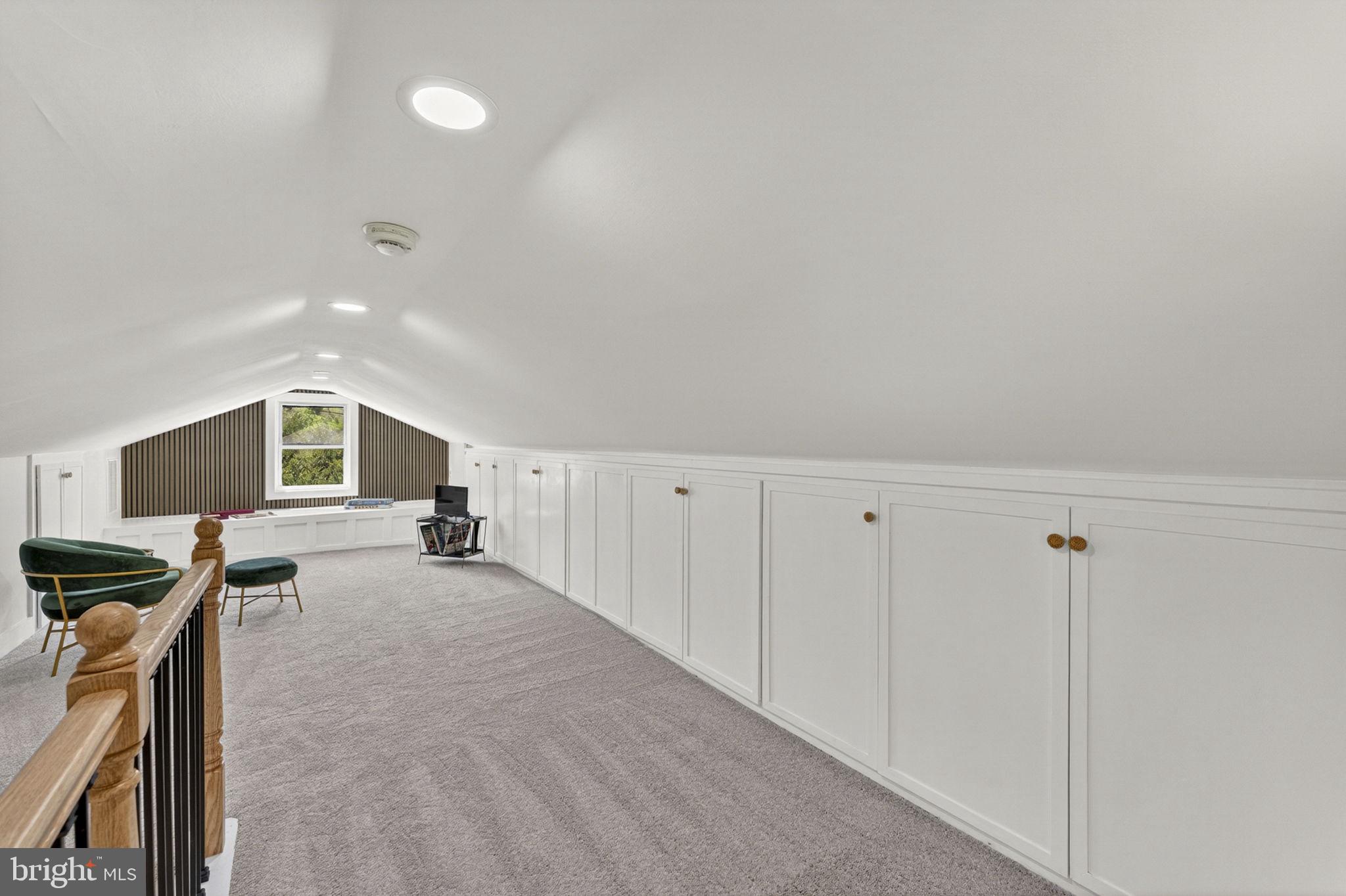 33960 Welbourne Road Upperville, VA 20184 - Photo 33 of 43 Spacious loft with natural light.