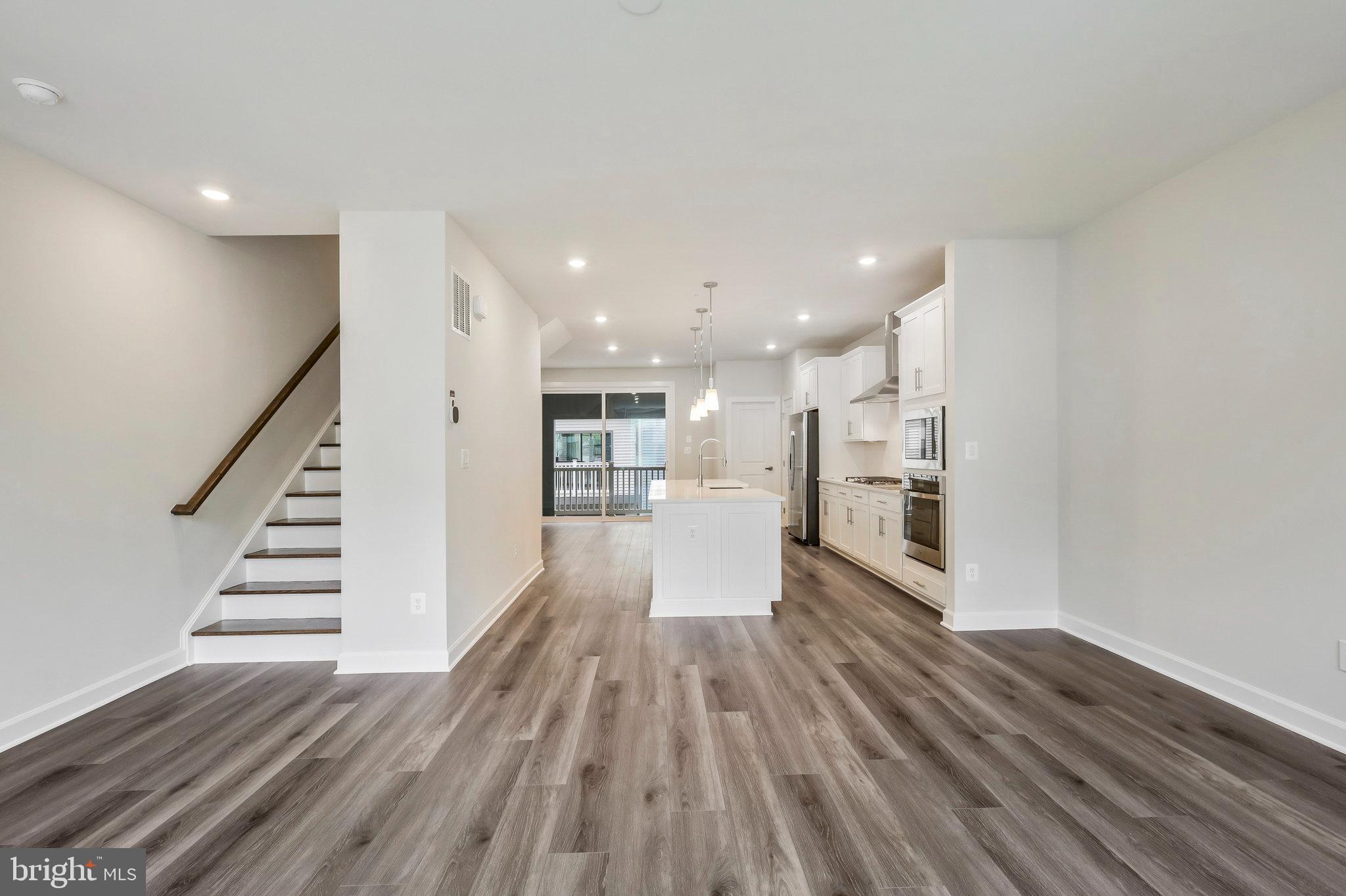 5309 8th Road South Arlington, VA 22204 - Photo 3 of 48 Gallery Image 3