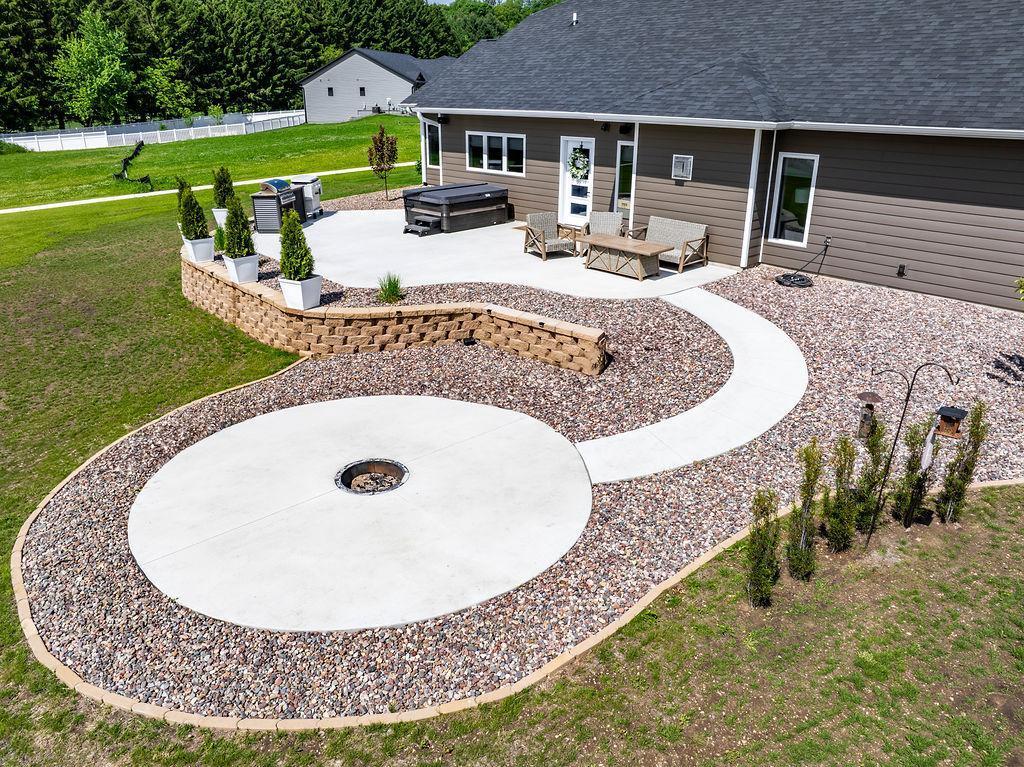 164 Heinig Way Holmen, WI 54636 - Photo 3 of 51