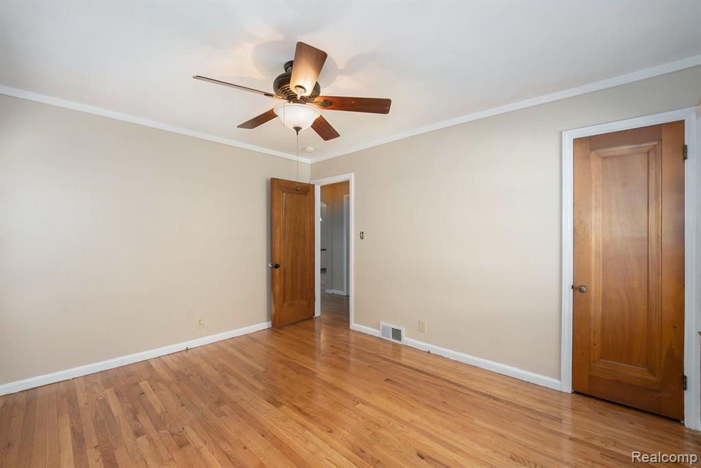 1946 Stanhope Street Grosse Pointe Woods, MI 48236 - Photo 15 of 31
