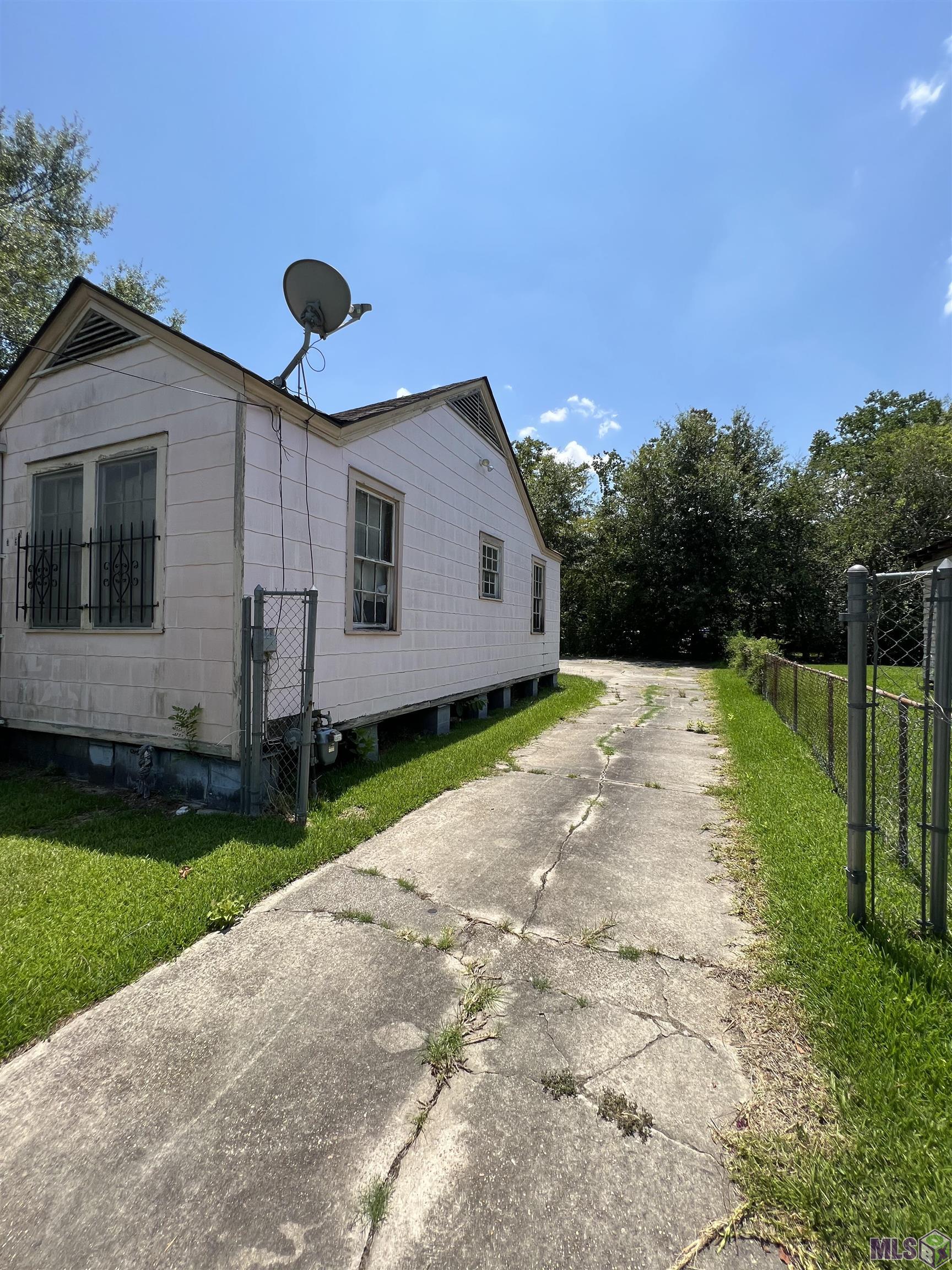 3158 Fairfields Avenue Baton Rouge, LA 70802 - Photo 2 of 12 Gallery Image 2