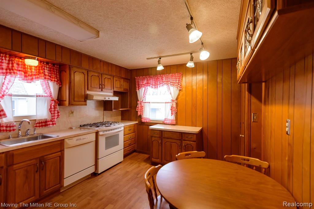 27610 Wick Road Romulus, MI 48174 - Photo 8 of 38
