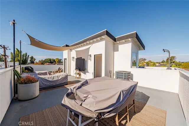 a dinning table and chairs in the patio