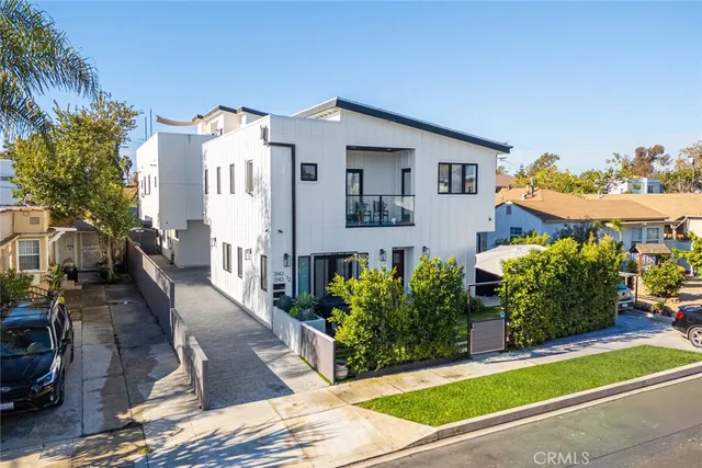 $5,950 | 3143 South Halm Avenue, Los Angeles, CA 90034