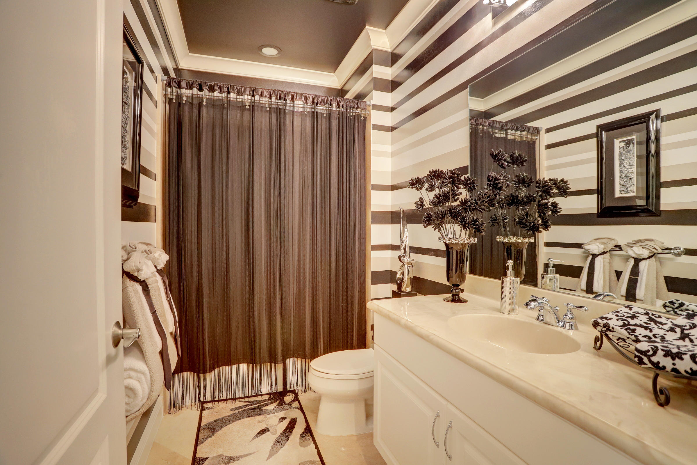 5645 Northeast Trieste Way Boca Raton, FL 33487 - Photo 38 of 51 Lower Level Full Bath