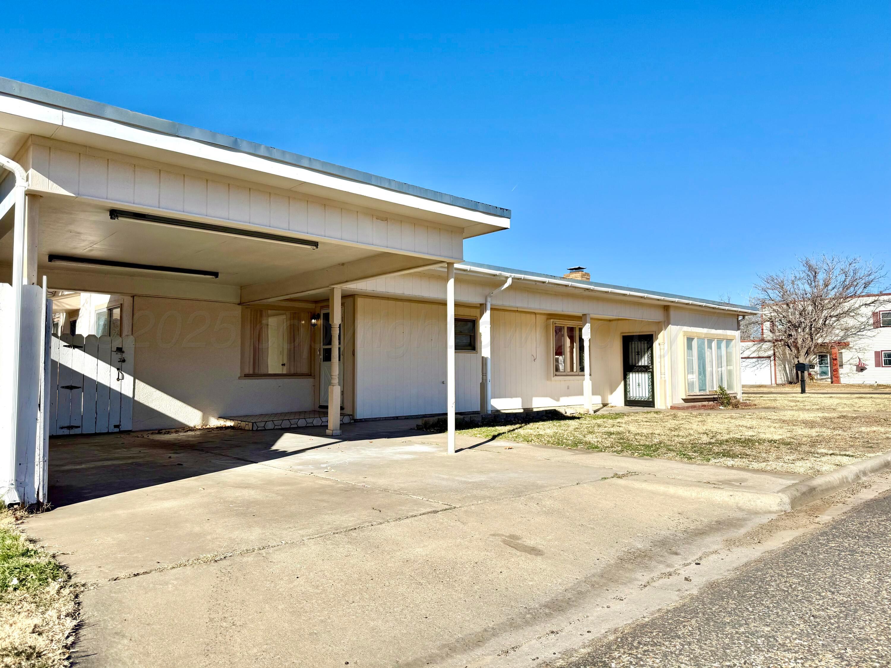 601 Jackson Street Borger, TX 79007 - Photo 1 of 22 Front view