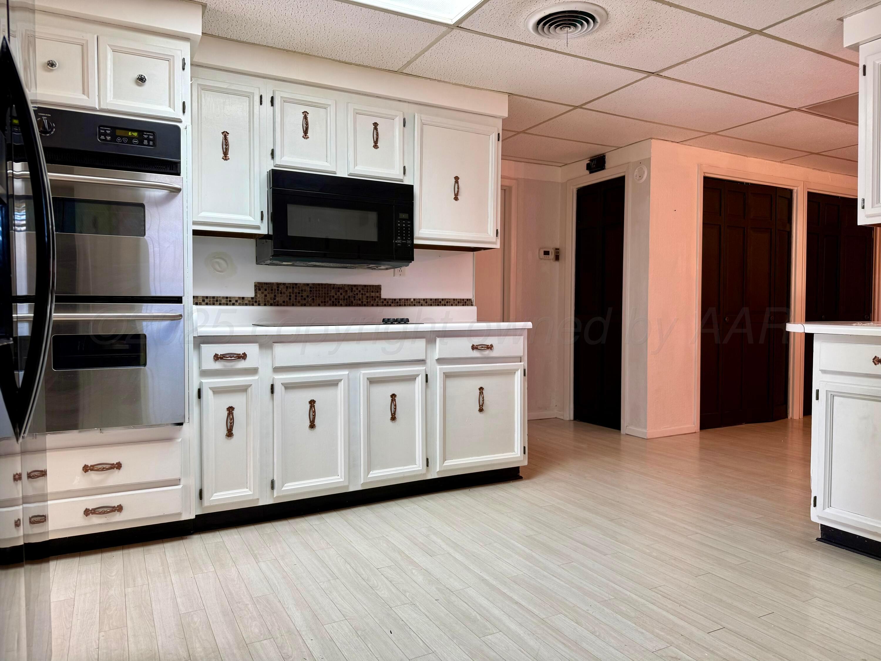 601 Jackson Street Borger, TX 79007 - Photo 11 of 22 Kitchen