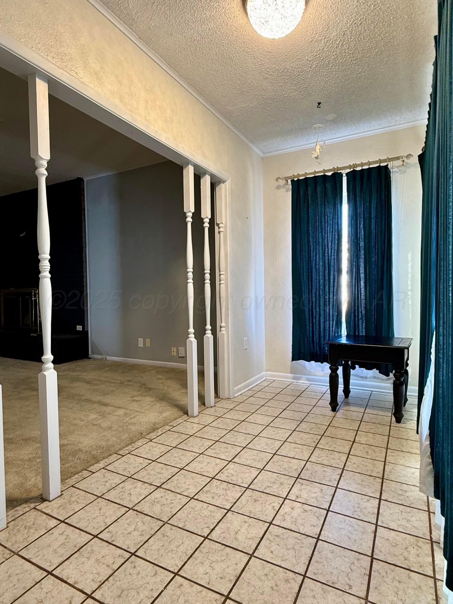 601 Jackson Street Borger, TX 79007 - Photo 4 of 22 Entryway