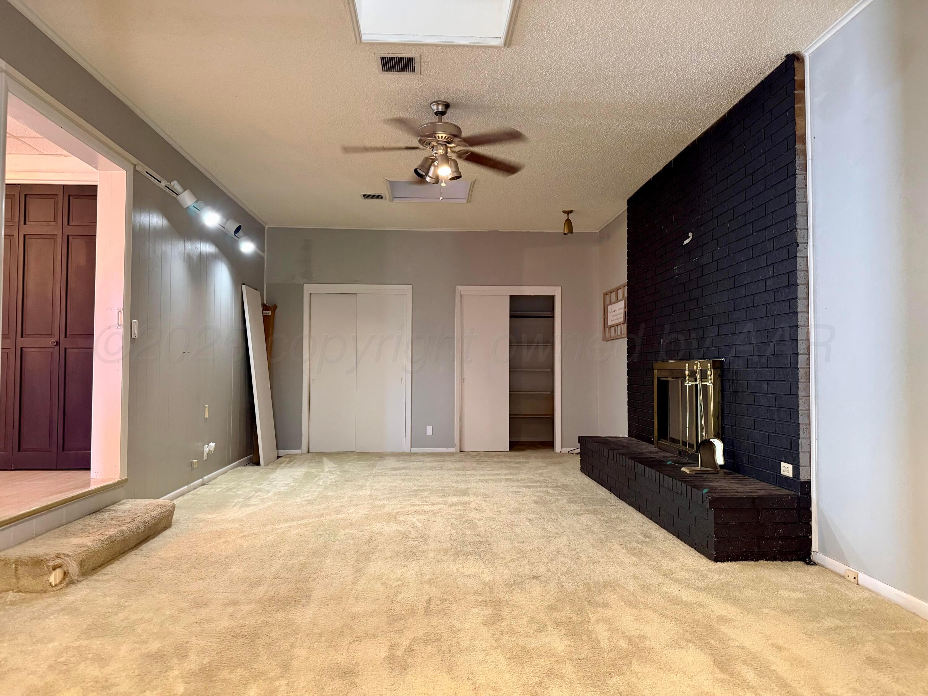 601 Jackson Street Borger, TX 79007 - Photo 5 of 22 Living room