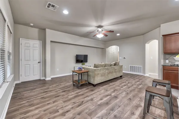 $1,800 | 328 Langely, Kyle, TX 78640