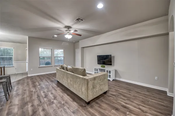 $1,800 | 328 Langely, Kyle, TX 78640