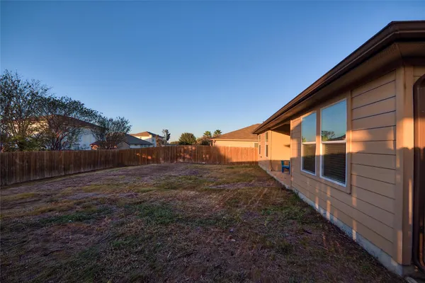 $1,800 | 328 Langely, Kyle, TX 78640