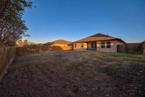 $1,800 | 328 Langely, Kyle, TX 78640