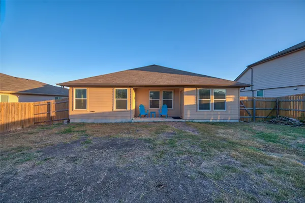 $1,800 | 328 Langely, Kyle, TX 78640